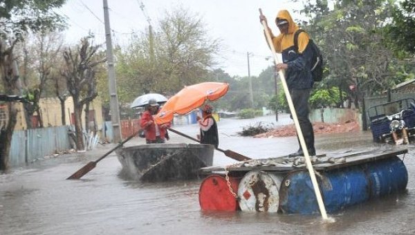 Наводнение столице Парагвае. Архивное фото