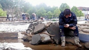 Каха Каладзе помогает с последствиями наводнений в Тбилиси