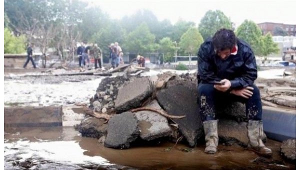 Каха Каладзе помогает с последствиями наводнений в Тбилиси