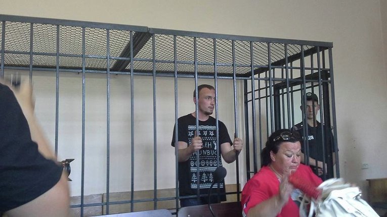 Подозреваемый в убийстве Олеся Бузины Денис Полищук на суде