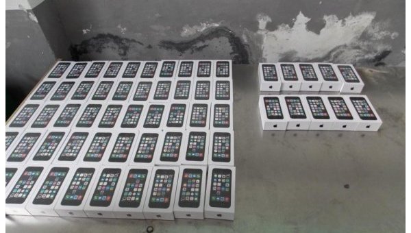 На границе задержали контрабандиста с 60 IPhone