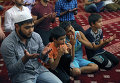 Мусульмане во время священного месяца Рамадан в Симферополе