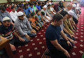Мусульмане во время священного месяца Рамадан. Архивное фото