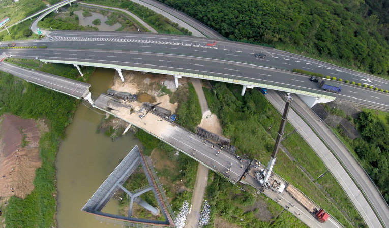 Разрушенное шоссе в провинции Гуандун, Китай