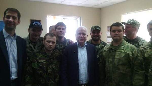 Маккейн посетил полк Днепр-1 в Днепропетровске