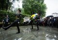 Церемония возложения цветов к могиле Неизвестного солдата в Киеве