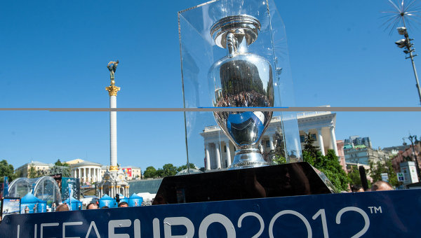 Кубок Анри Делоне Чемпионата Европы по футболу в Киеве Евро-2012