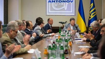 Президент Украины Петр Порошенко на государственном предприятии Антонов в Киеве