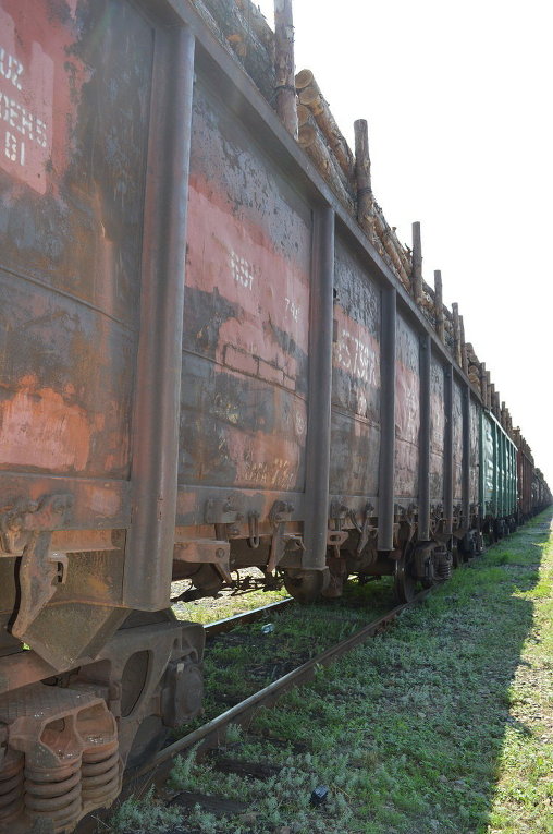 Железнодорожный состав, заблокированный в Луганской области бойцами роты Торнадо