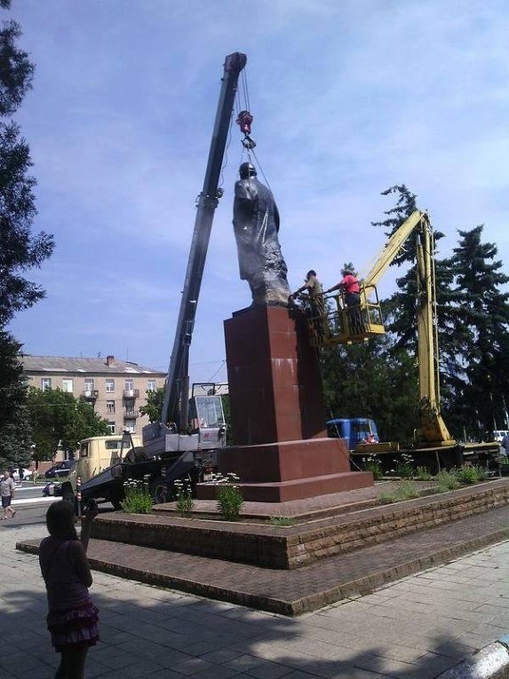 В Дружковке на Донбассе убрали памятник Ленину