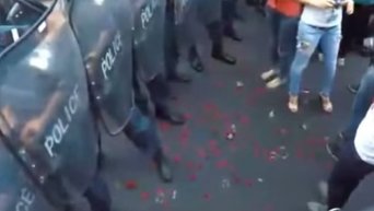 Ереван. Противостояние милиции и протестующих продолжается. Видео