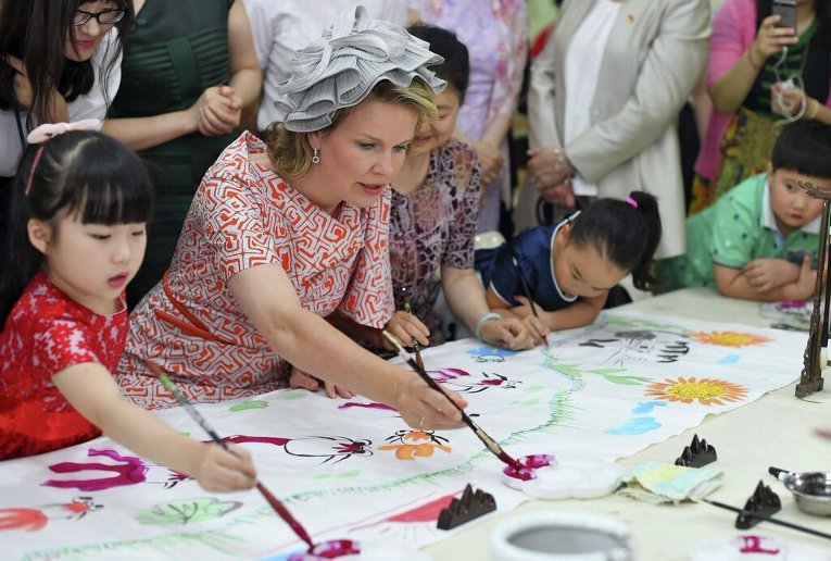 Бельгийская королева Матильда посетила детский сад в Китае