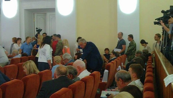 Заседание Харьковского горсовета, на которое пришли работники военкомата