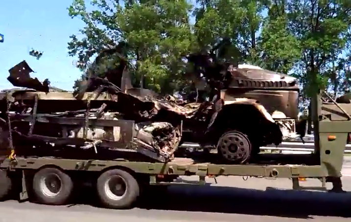 Взорвавшийся военный грузовик на окраине Полтавы