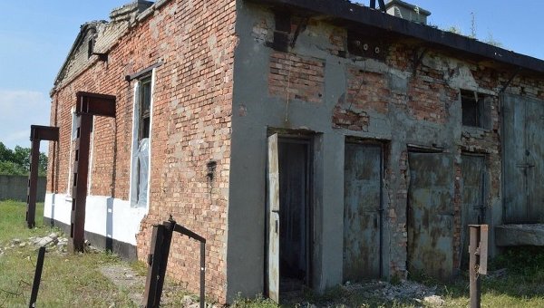 Разрушения в результате обстрелов в Луганской области. Архивное фото