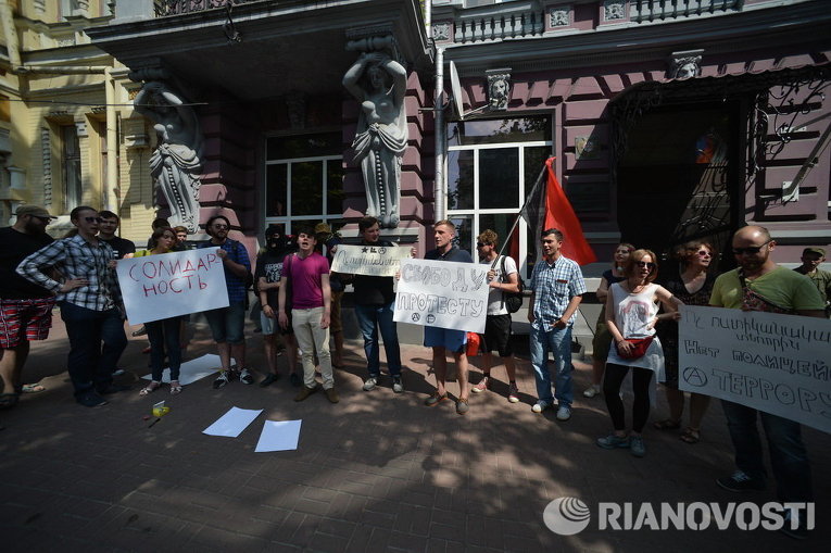 Митинг в Киеве в поддержку протестов жителей Еревана