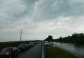 Очередь из автомобилей на трассе Мариуполь - Донецк