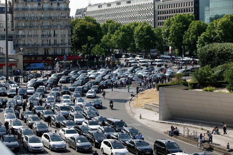 Забастовка таксистов в Париже