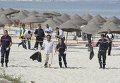 Место теракта на пляже отеля в Тунисе