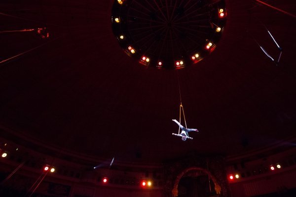 Шоу-спектакль Земля неугасимых Сердец в Национальном цирке Украины