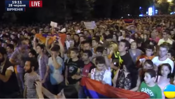 Полиция собирается разогнать митинг в Ереване
