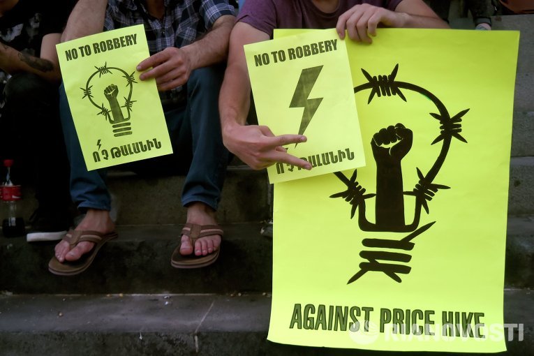 Акция протеста против повышения тарифов на электроэнергию в Ереване