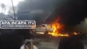 В Индонезии военный самолет упал на жилые дома. Видео