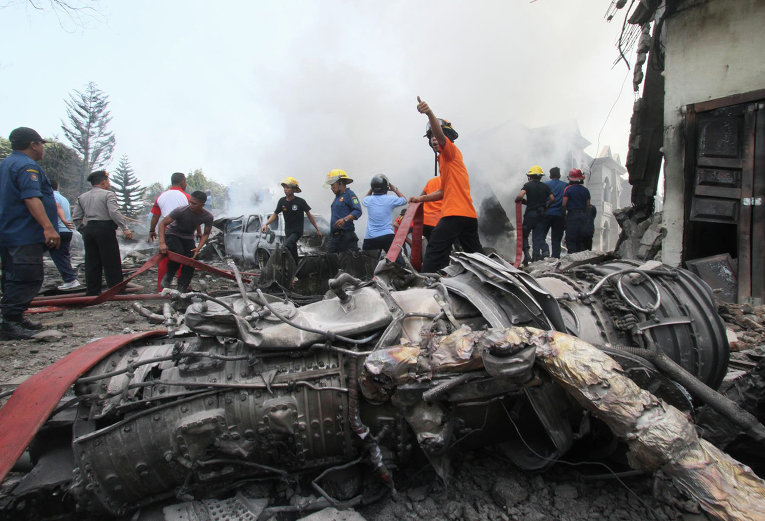 Падения самолета в Индонезии