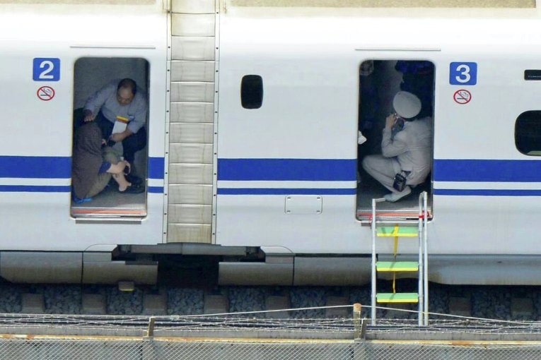 Последствия возгорании в скоростном поезде в Японии