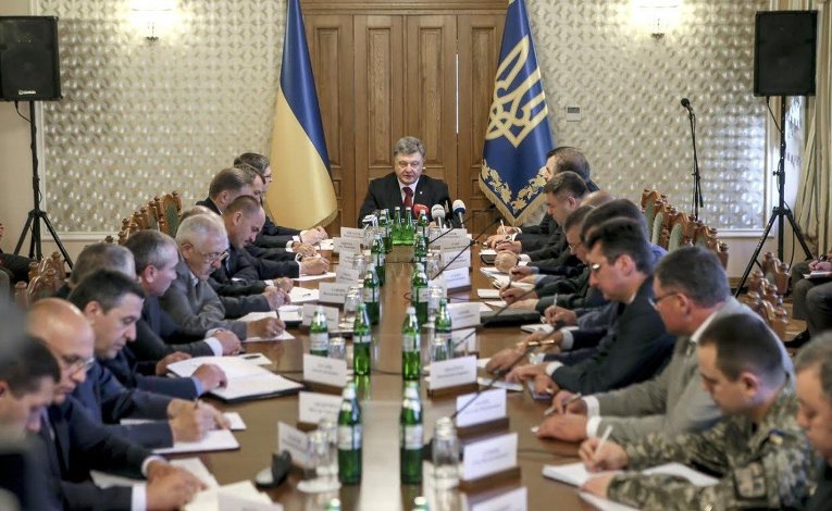 Президент Украины Петр Порошенко проводит совещание с силовиками во Львове, 2 июля 2015 г.