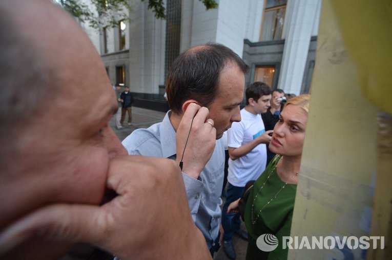 Активисты Финансового майдана блокируют депутатов под Верховной Радой, 2 июля 2015 г.