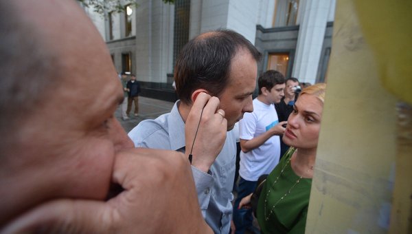 Активисты Финансового майдана блокируют депутатов под Верховной Радой, 2 июля 2015 г.