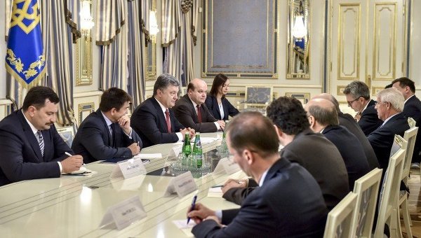Президент Украины Петр Порошенко на встрече с делегацией Конгресса США