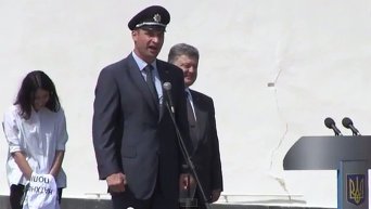 Порошенко и Яценюк смеются над Кличко из-за полицейской фуражки