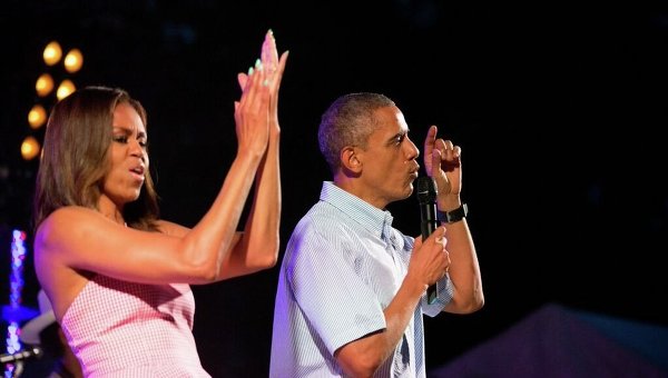 Экс-президент США Барак Обама с супругой Мишель. Архивное фото