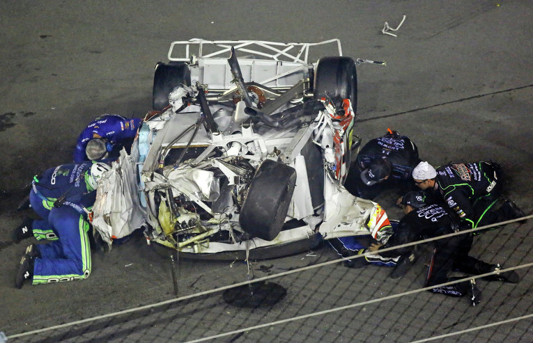 Авария на гоночной серии NASCAR в США
