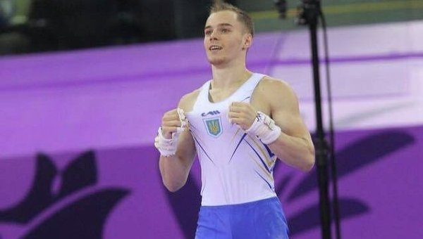 Гимнаст Олег Верняев