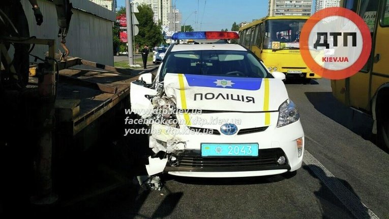 Авария с участием патрульного авто в Киеве