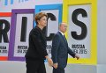 Президент Российской Федерации Владимир Путин и Президент Федеративной Республики Бразилия Дилма Роуссефф на церемонии приветствия лидеров БРИКС в Уфе