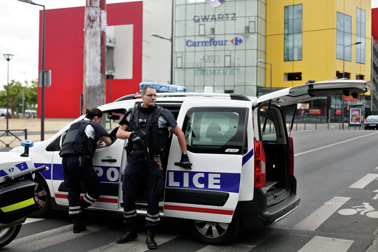 Захват заложников в ТЦ в Париже