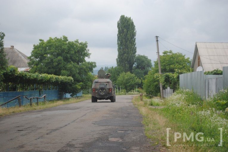 Военная техника в селе Бобовище на Закарпатье во время спецоперации по поимке бойцов Правого сектора