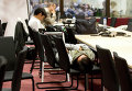 Журналисты спят в пресс-центре, в то время, как на переговорах решалась судьба Греции.