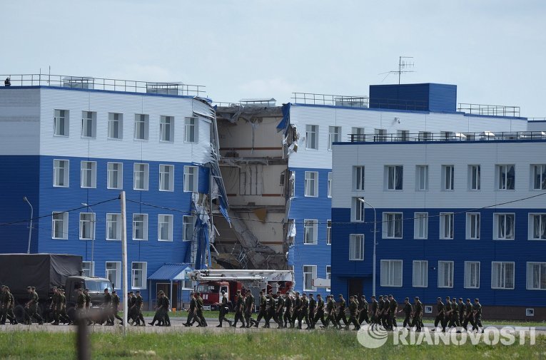 Обрушение здания учебного центра ВДВ в Омской области