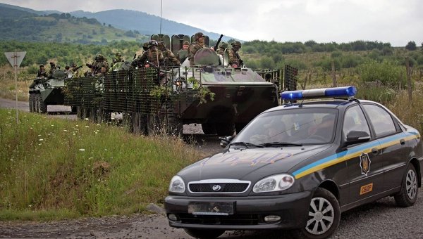 Военная техника силовиков в окрестностях Мукачево