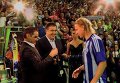 Президент ФФУ Андрей Павелко и губернатор Одесской области Михаил Саакашвили награждают игроков Динамо