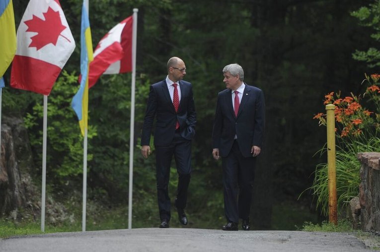 Премьер-министр Арсений Яценюк и премьер-министр Канады Стивен Харпер