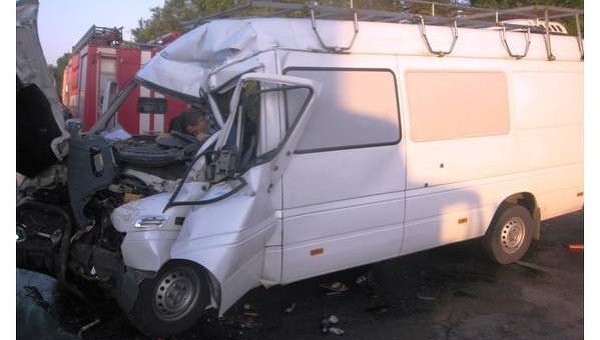 Авария микроавтобуса и грузовика на трассе Одесса-Мелитополь
