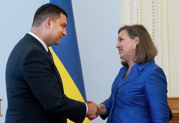 Спикер Парламента Владимир Гройсман приветствует помощника госсекретаря США по делам Европы и Евразии Викторию Нуланд в Киеве