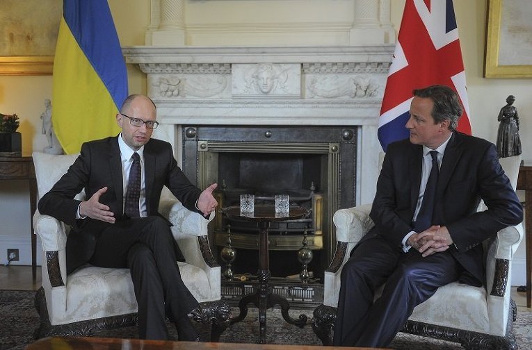Премьер-министр Великобритании Дэвид Кэмерон и премьер-министр Украины Арсений Яценюк в резиденции главы британского правительства