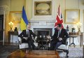 Премьер-министр Великобритании Дэвид Кэмерон и премьер-министр Украины Арсений Яценюк в резиденции главы британского правительства